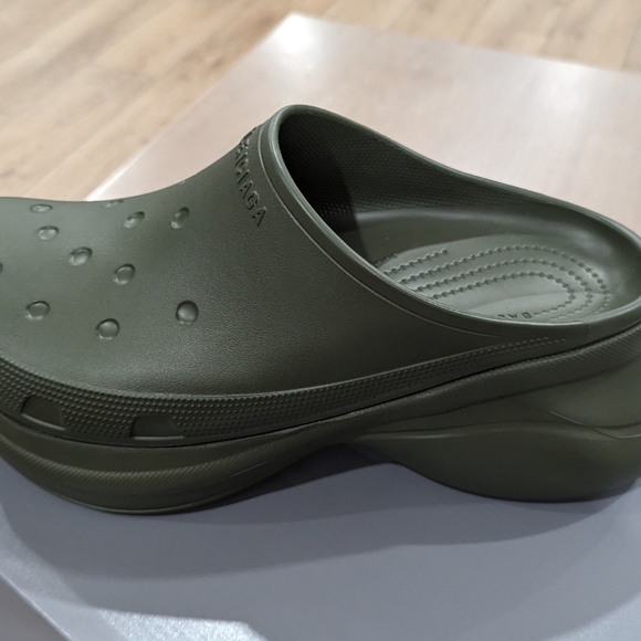Mens Balenciaga Crocs Chunky Slip On Clogs Khaki - Picture 3 of 7